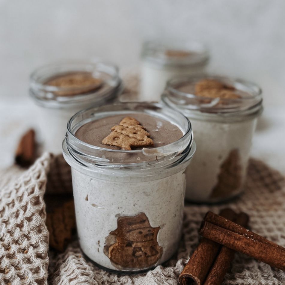 Christmas cheesecake with gingerbread in a jar
