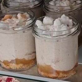 Apple Cheesecake with cinnamon in a jar