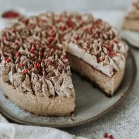 Latte Cheesecake with Raspberry and White Chocolate